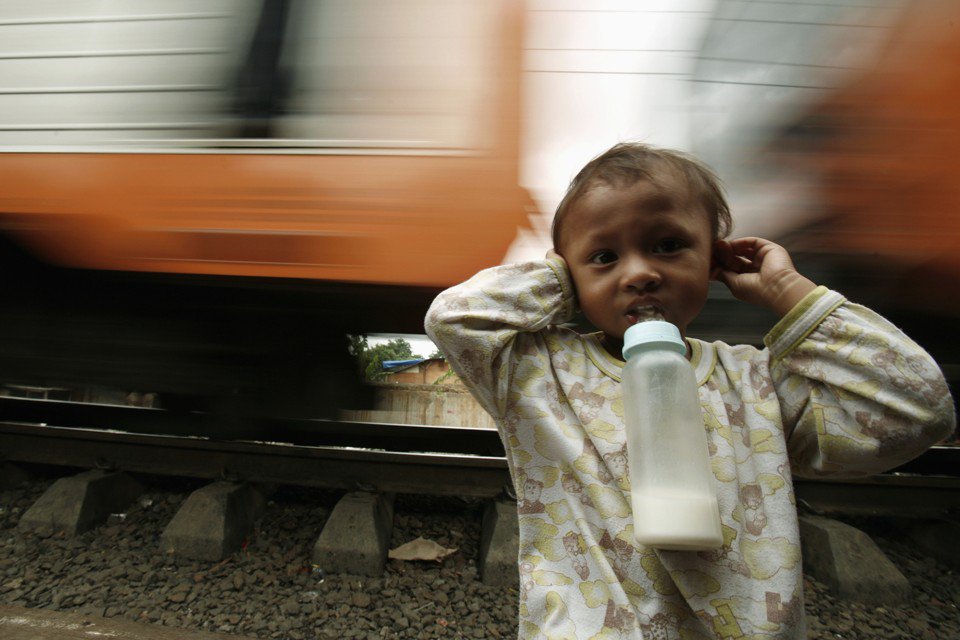 TheAtlantic's tweet photo. How noise pollution holds poor kids back: https://t.co/bkeA0PJsFs https://t.co/doP4GyOIfJ