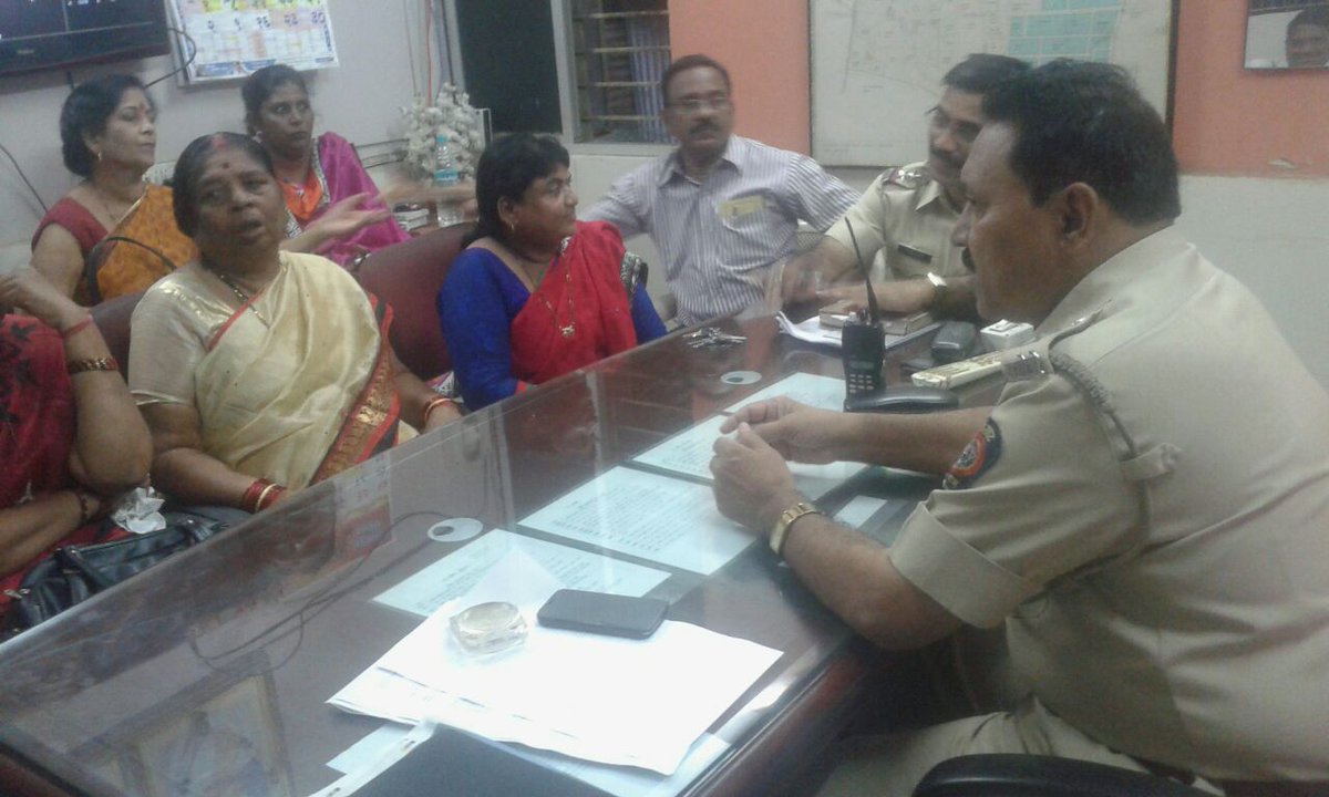ajnipst's tweet photo. @NagpurPolice 
पोलीस स्टेशन अजनी येथे शांतता समीतीचे सदस्यांसोबत मा. ACP Ajni sir यांनी चर्चा केली https://t.co/WYKYO85l2R