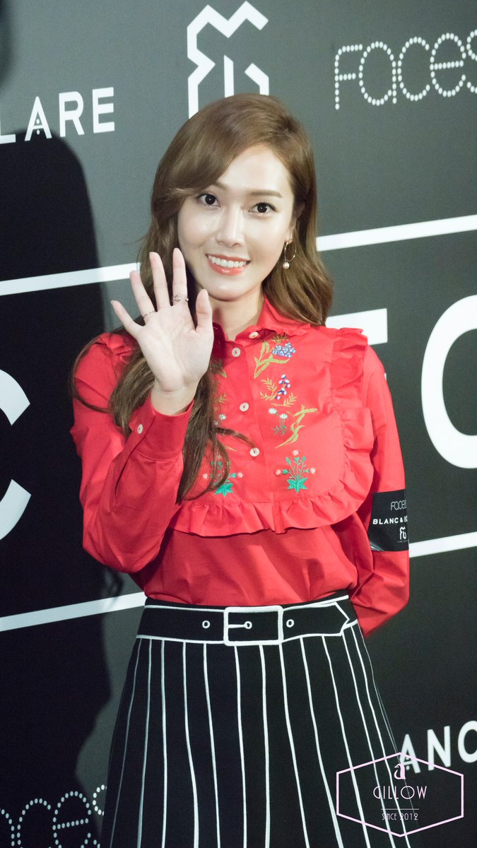 gillowsone's tweet photo. 160719 Jessica Hong Kong BLANC & ECLARE fansign
#JessicaJung #HKairport #HongKong #FACESSS
https://t.co/8mjpdPVqEO https://t.co/L8jwtNnBmW