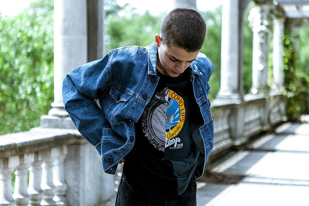 StealBoyStyle's tweet photo. Summer Street Style : สตรีทสไตล์ฤดูร้อน

= เสื้อผ้าแนวสปอร์ตสีสันสดใส
= เสื้อยืดสีสันสดใส
= เสื้อยืดสีดำสกรีนลายสดใส https://t.co/s9FejbMJhw