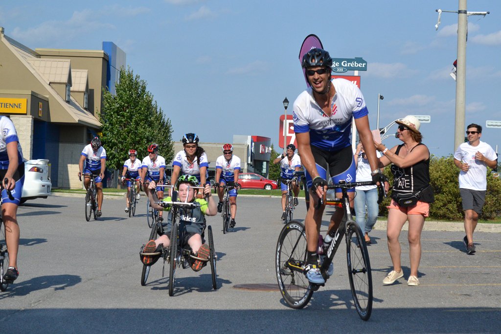 Defi_sportif's tweet photo. Lundi 8 août: Grand départ du Tour #cycliste du @SPVM à @MTL_Ville au 1441 rue Saint-Urbain l. Venez les encourager! https://t.co/rgmlnnyUET