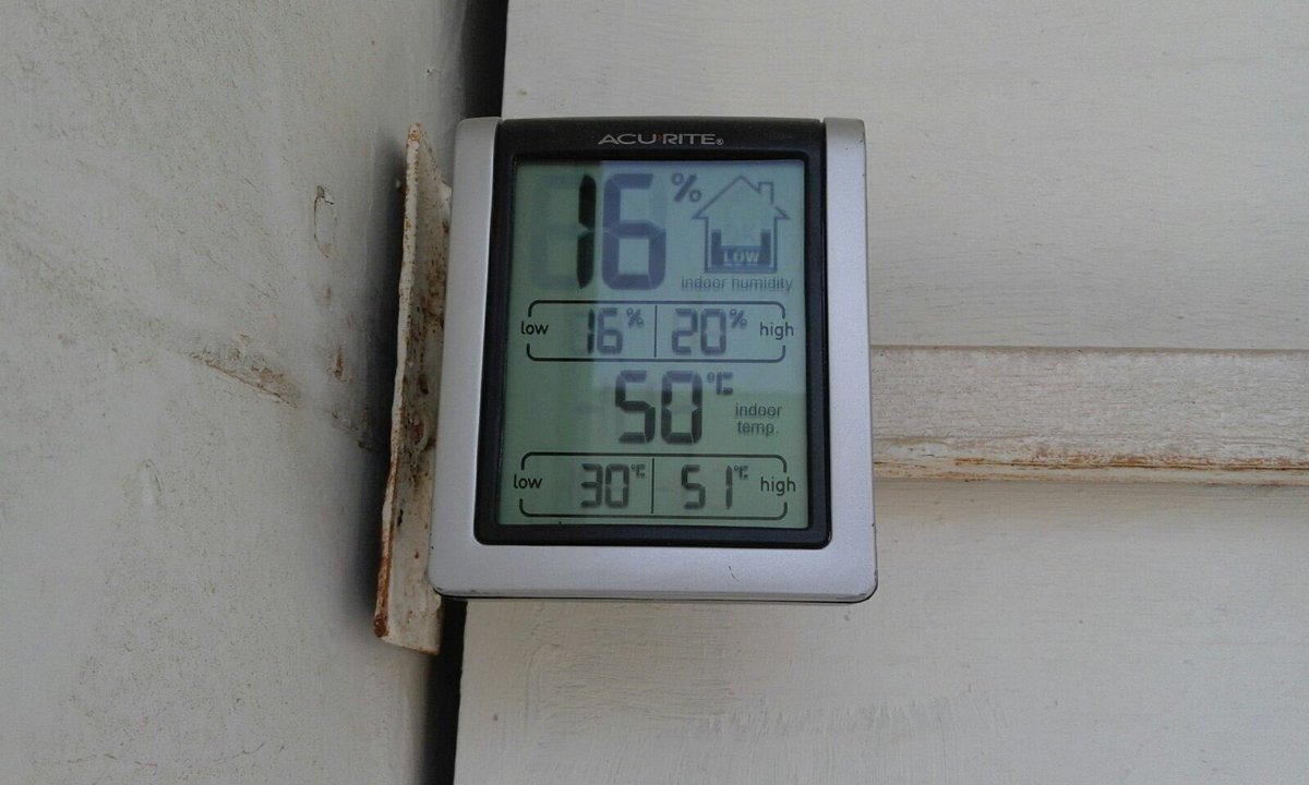 EMADmde's tweet photo. ¿Dices tú de ola de calor? Mira como trabajan los nuestro en Iraq. 50° y sin bajar la guardia https://t.co/n20hVJBKtu