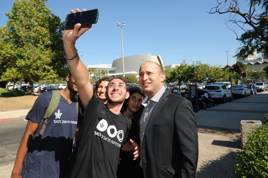 naftalibennett's tweet photo. גאווה. 
האוניברסיטה של הקיץ (אונ׳ ת״א): תלמידים מצטיינים מהפריפריה מגיעים ל״טירונות״ של מדע. 
#שיוויון_הזדמנויות https://t.co/4wPILDMVuV