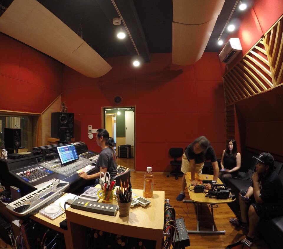 risakumon's tweet photo. work work work( ´ ▽ ` )ノ♫ #work #studio #rororisa https://t.co/OvR6NJIe2N
