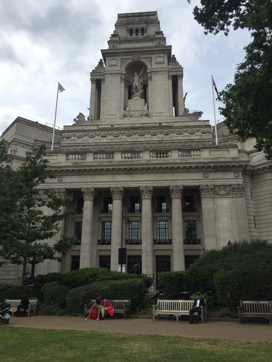 RogChadwick's tweet photo. Arriving for a meeting at #Reignwood's #10TrinitySquare in TowerWard https://t.co/XsbhdRy2dV