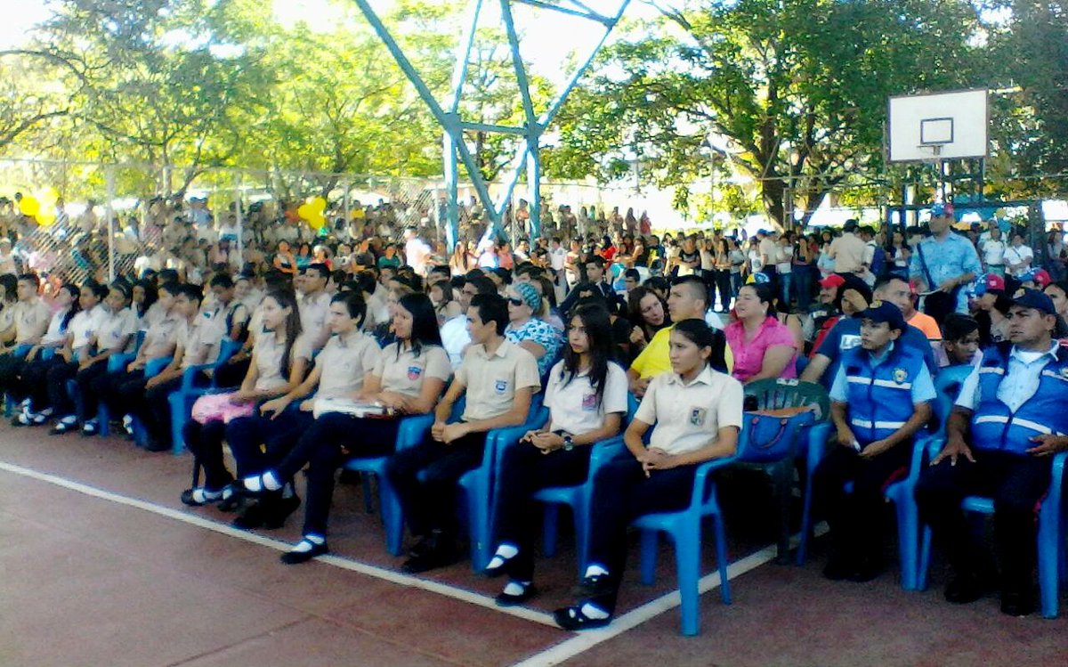 1.247 tabletas reciben estudiantes de San Antonio del Táchira @MPPEDUCACION @SaIaTachira <a href="/SilvaEleazarL/">Eleazar López Silva</a>