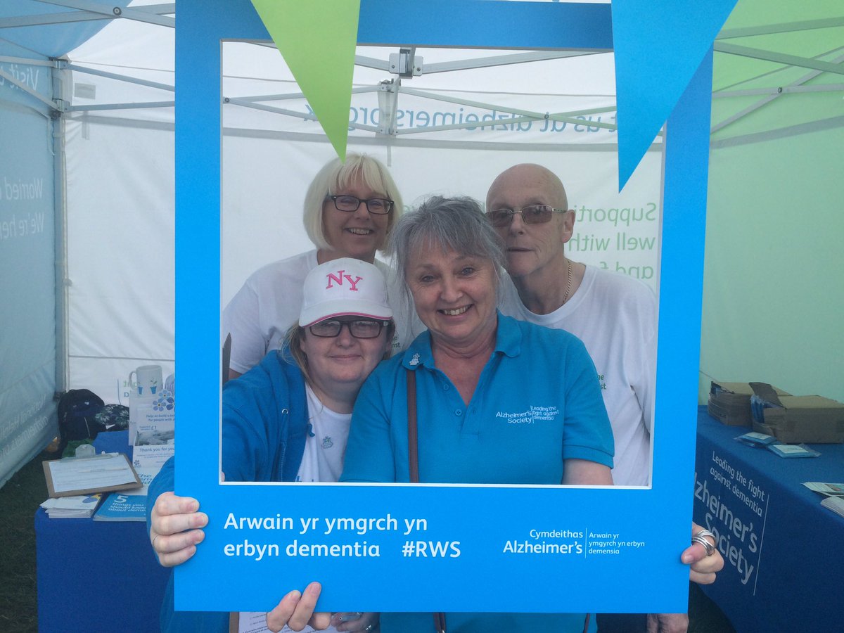 flower2605's tweet photo. Pnawn da #RWS-dros fil o ymwelwyr 'di galwheibio. Diolch i'r gwirfoddolwyr a'r staff. Sioe ora' eto! @AlzSocWales https://t.co/RvR5zCzzAH
