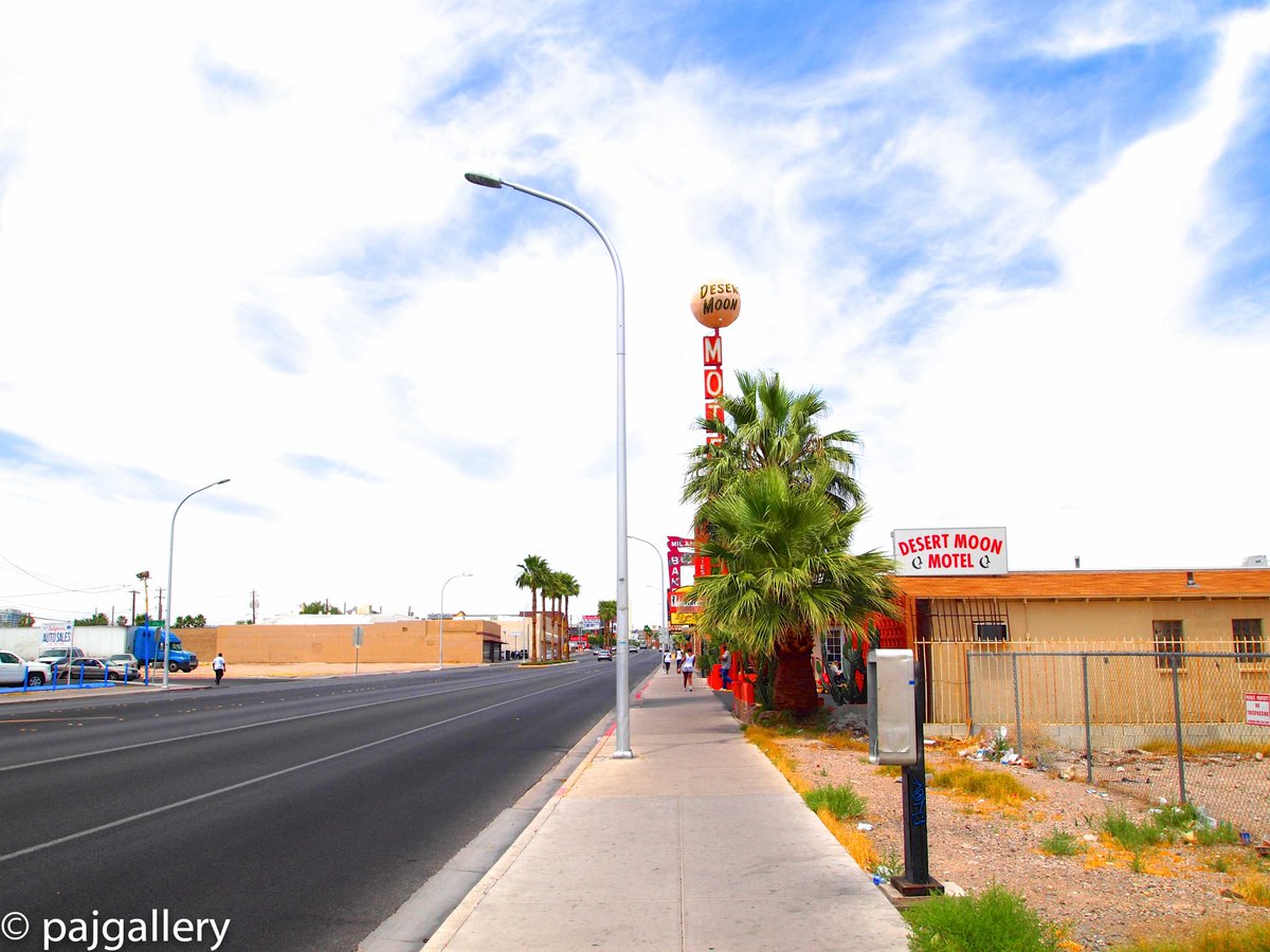PaJGallery's tweet photo. #LasVegas, lost souls in old motels, hiding from the sun... https://t.co/aS9Q51Pmmo
