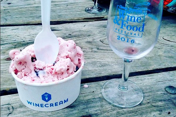 guillo_therond's tweet photo. « Winecream », une nouvelle glace goût… vin ! https://t.co/Zl5AIxvK5r via @iletaitunepub https://t.co/R5khKZGEmy
