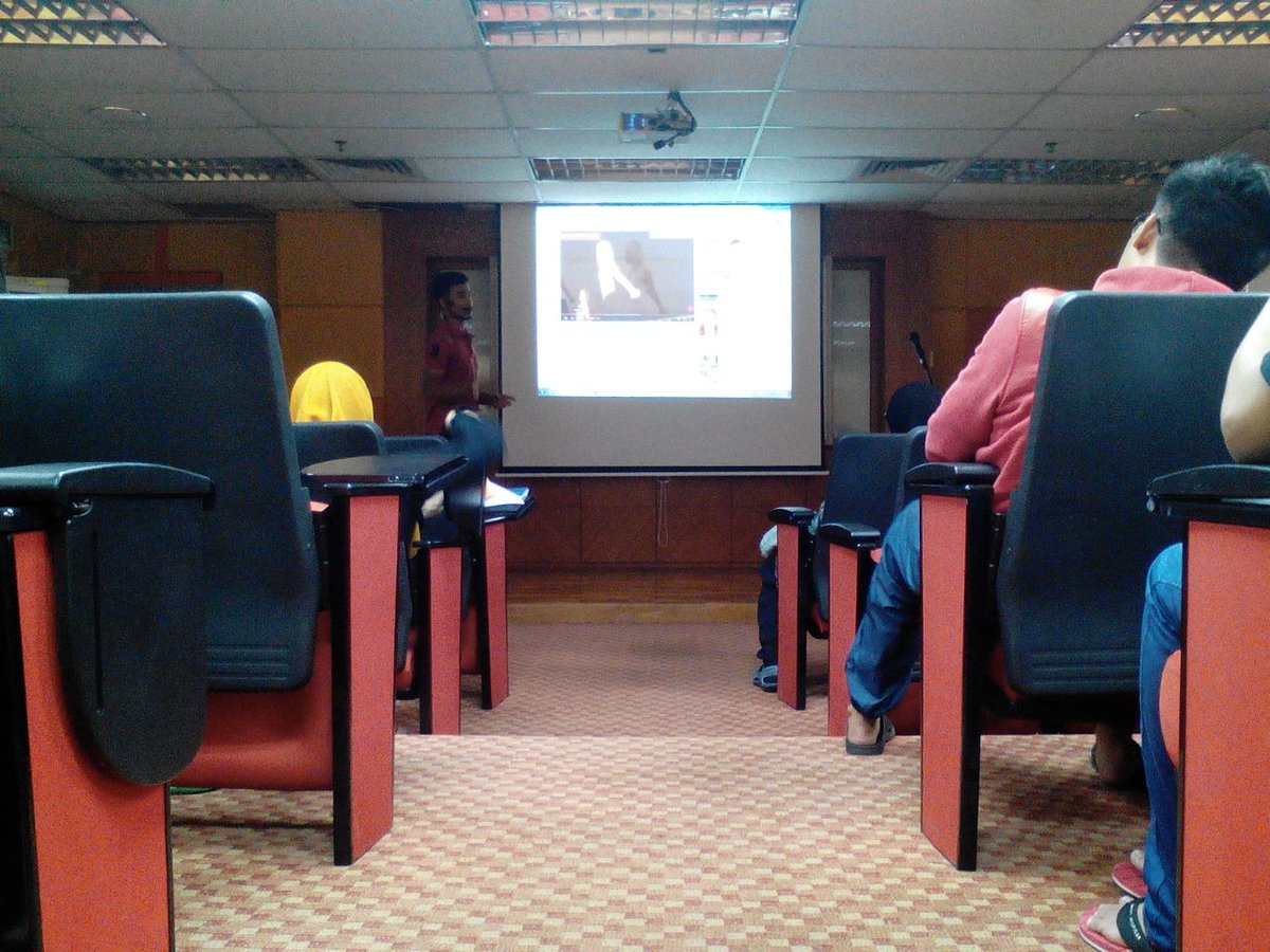 SMFPKAUiTM's tweet photo. Preparation night Program Lingkaran Ilmu 2016 #PLI16 https://t.co/pj8uX9ViGu