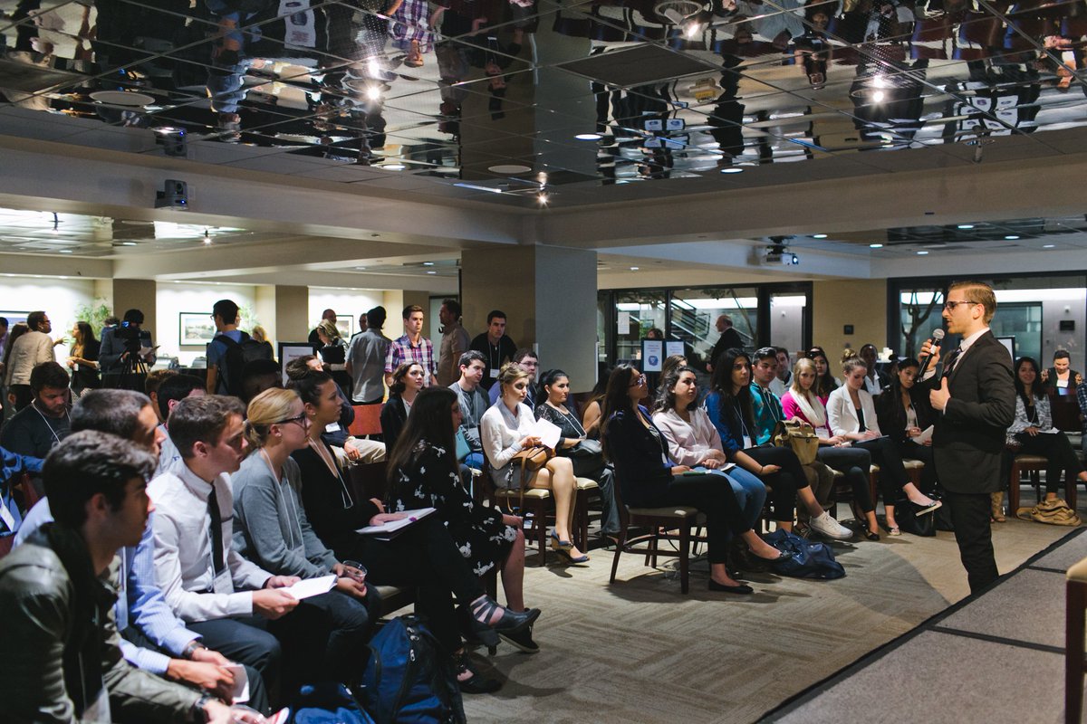 LMUCareers's tweet image. Liberal Arts students learned about possibilities for
their career paths at #lmucareerchats. careers.lmu.edu/careerchats/