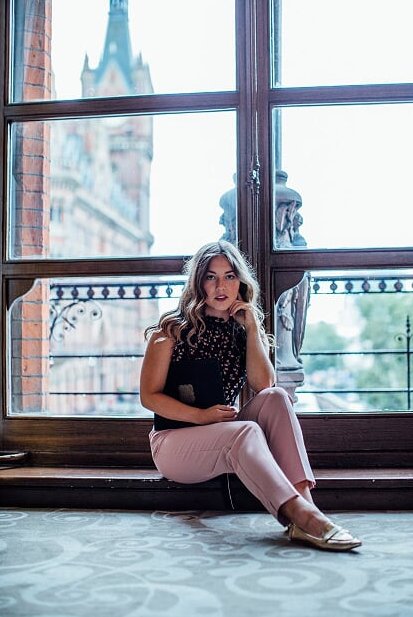 SPCCollection's tweet image. Blogger @_LydiaMay styles our Chambers Clutch Bag in her recent Blog post at @StPancrasRen bit.ly/2adPWCq