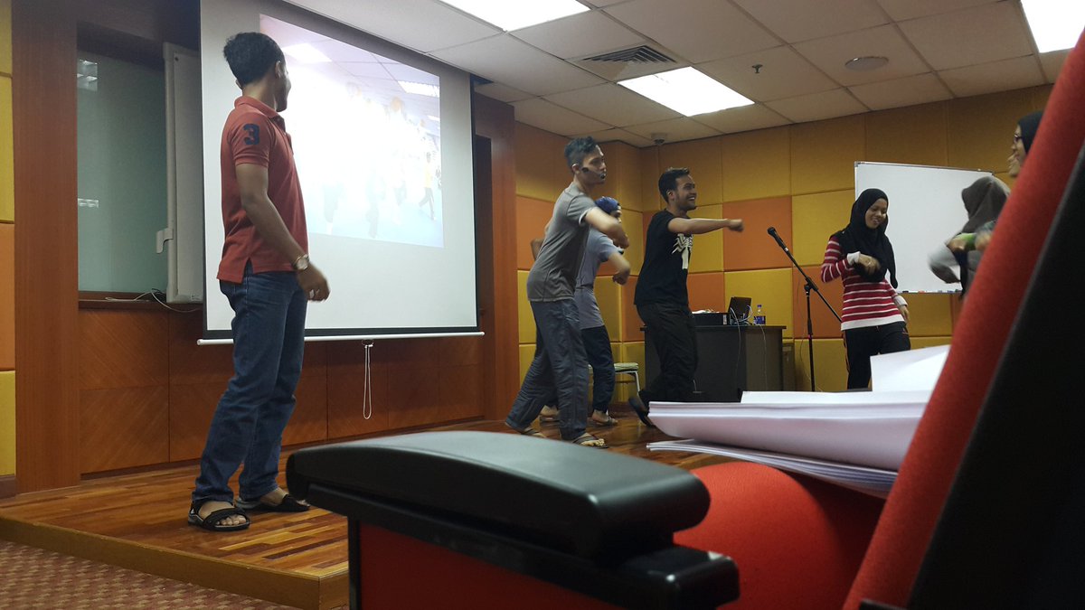 SMFPKAUiTM's tweet photo. Preparation night Program Lingkaran Ilmu 2016 #PLI16 https://t.co/pj8uX9ViGu