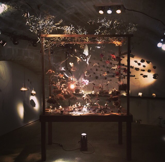 sarmckee's tweet photo. Déambulation émerveillée dans l'expo D'UNE CHUTE D'ANGE de @JohnnyLebigot dans le cadre du @FestivalAvignon! #FDA16 https://t.co/wKniV82sJ6
