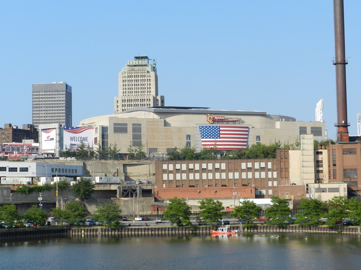 USCGGreatLakes's tweet photo. Happy Thursday! #RNCINFO Today (July 21) zone 4 will be in effect from 4:30pm to 1am; #USCG crews at work in #CLE https://t.co/V6yYUAeLNt