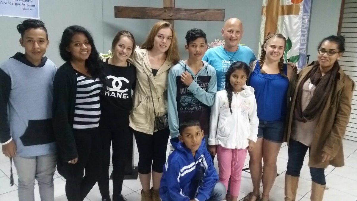 MovidaUSA's tweet photo. Day 4 of #MissionAdventureCamp in Costa Rica! Keep them in your prayers today as they serve! #MovidaUSA #MAC https://t.co/GKqUNBbs5c