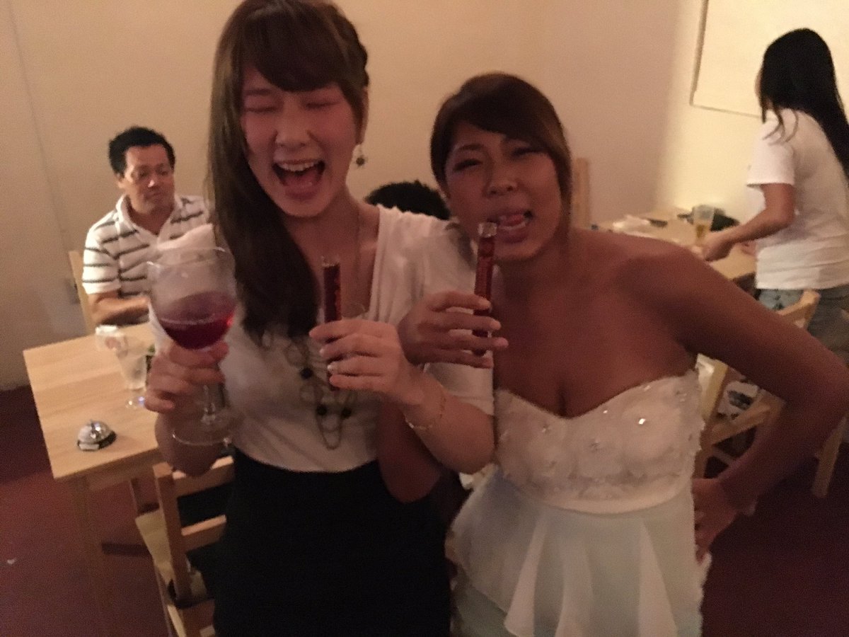 隠れ家bar 宮古島base 今日は昨日ご来店頂いたお客様達と前浜へ 気持ち良い日差しと青い海で疲れと2日酔いが吹っ飛びました 本日も営業開始しております 宮古島 バー 隠れ家 カラオケ ダーツ 前浜 出会い 観光 一人旅