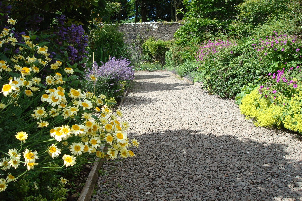 Dunvegan_Castle's tweet image. A burst of colour in the Walled Garden at Dunvegan Castle Gardens today!