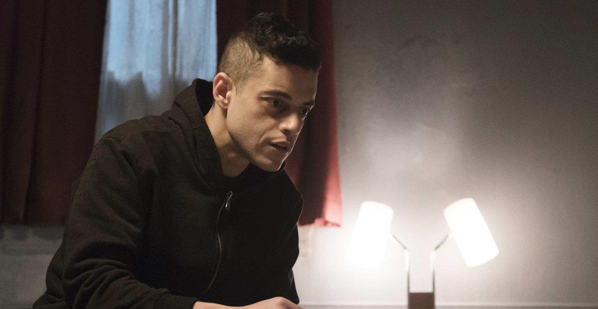 vulture's tweet image. This #MrRobot reality-bending twist theory is going strong: vult.re/29POPEd
