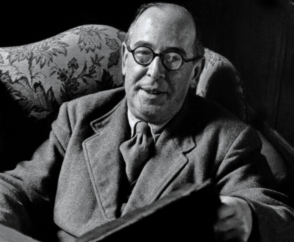StoriesCast's tweet photo. C.S. Lewis gave a fan some great advice about becoming a writer in this letter. https://t.co/RCh7fznsSB #amwriting https://t.co/2lDM5I7sgM