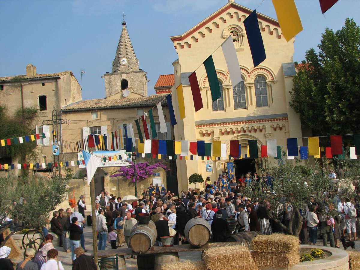 Vinexplore's tweet image. Bienvenue sur #Vinexplore au Syndicat des Vignerons de #Chusclan et à l'Histoire des Vendanges des #Vins du #Rhône !