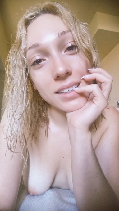 Its day 8 of my shooting marathon!! 7 more days to go! Happy Days! Happy Girl! Happy Fans! https://t<a href="/tag/mvsales"class="tags"><span>#mvsales</span></a>