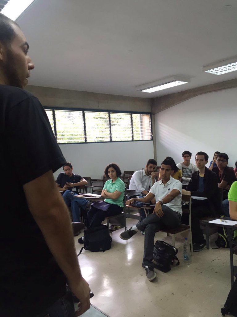 FCEUSB's tweet photo. Continuamos informando a la comunidad universitaria sobre la crisis de comedores. #USBve. https://t.co/otaRfqfRau