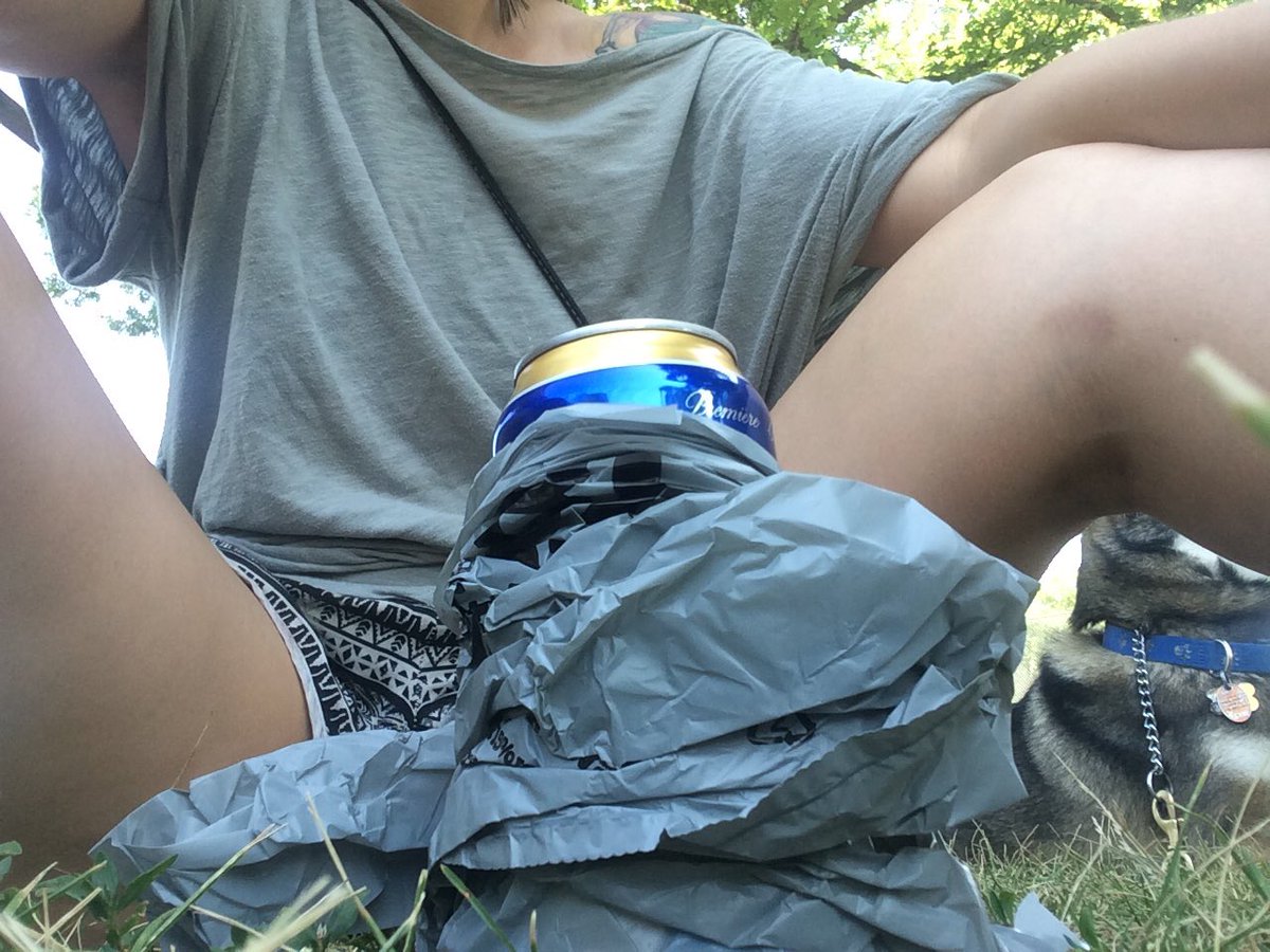 PrincessFeeFi's tweet image. A beer in the park is a nice cool #breakfast. #Toronto
