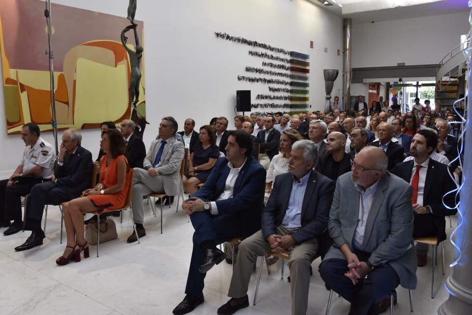 roslufe's tweet photo. No @CCulturalOu presentouse #MarcaOurense #Ourensania con @MB_Presidente @MarcoRocha https://t.co/Y7lDD8CyEq