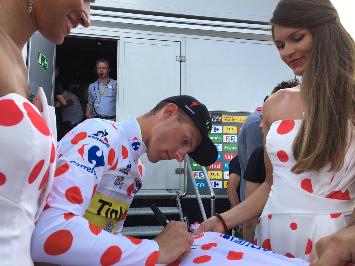 CarrefourFrance's tweet photo. RT pour gagner ce #maillotapoiscarrefour dédicacé par @majkaformal #TDF2016 https://t.co/kUY53v04Ud