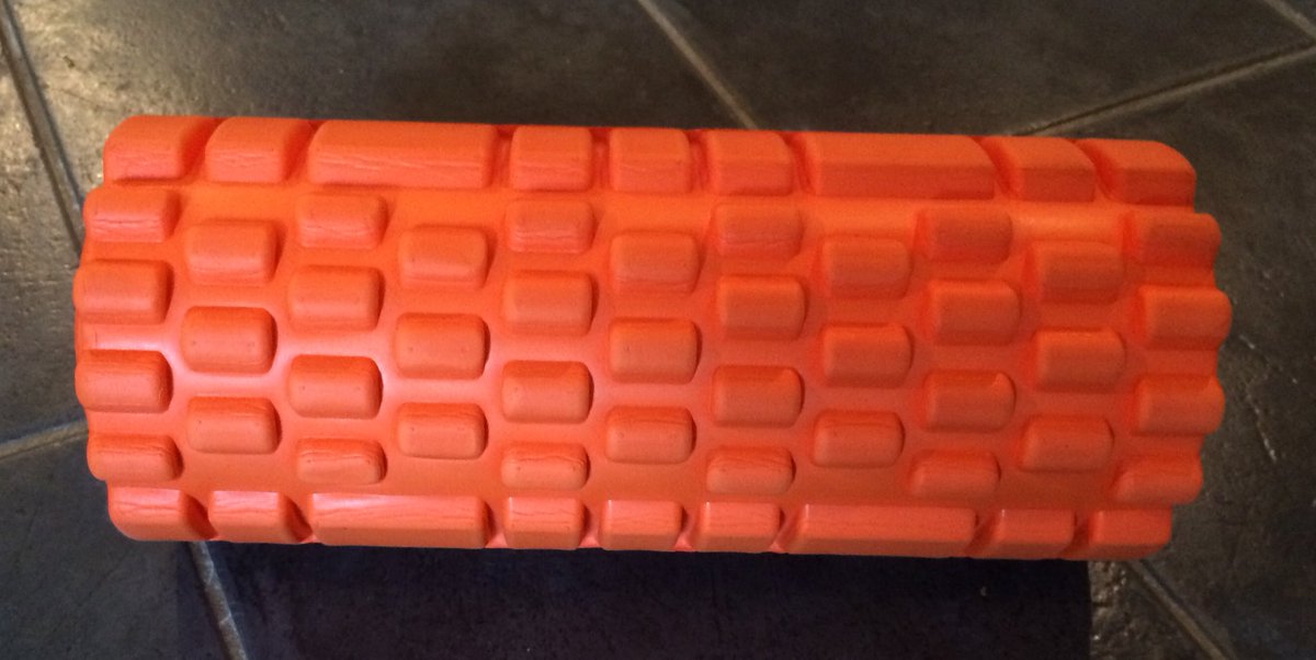 JuleseyG01's tweet photo. The term 'foam roller' camouflages the agony that it puts me through brilliantly!!#Patellaproblems #NoPainNoGain 🏉🏉 https://t.co/h2ADtYfSqP