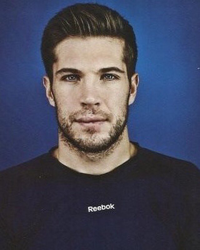Hunks_Of_Hockey's tweet photo. I just love his face #tbt
Taylor Pyatt | Genève-Servette HC #hunksofhockey #iwouldpuckwithyou #taylorpyatt https://t.co/0RL9E45EUe