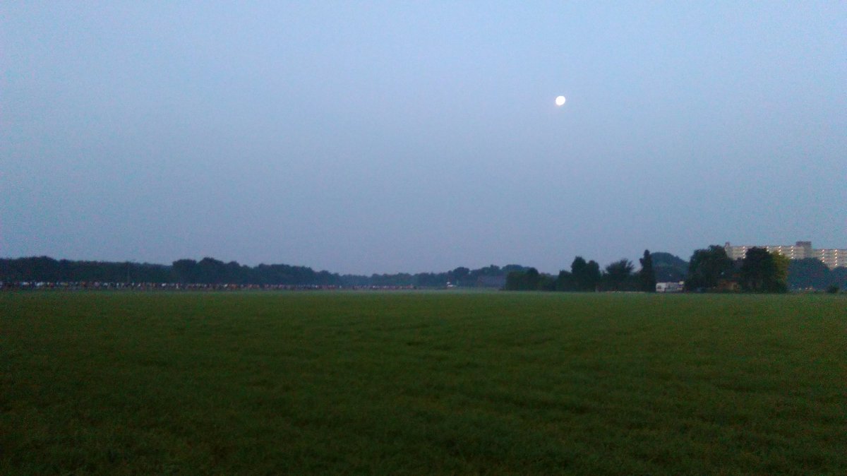 TomVogels2's tweet photo. De rust en landschappen op dag drie waren weer prachtig! #4d16 #4daagse #milsbeek #molenhoek #gennep @VierdaagseFoto https://t.co/pmYgcGhF7E