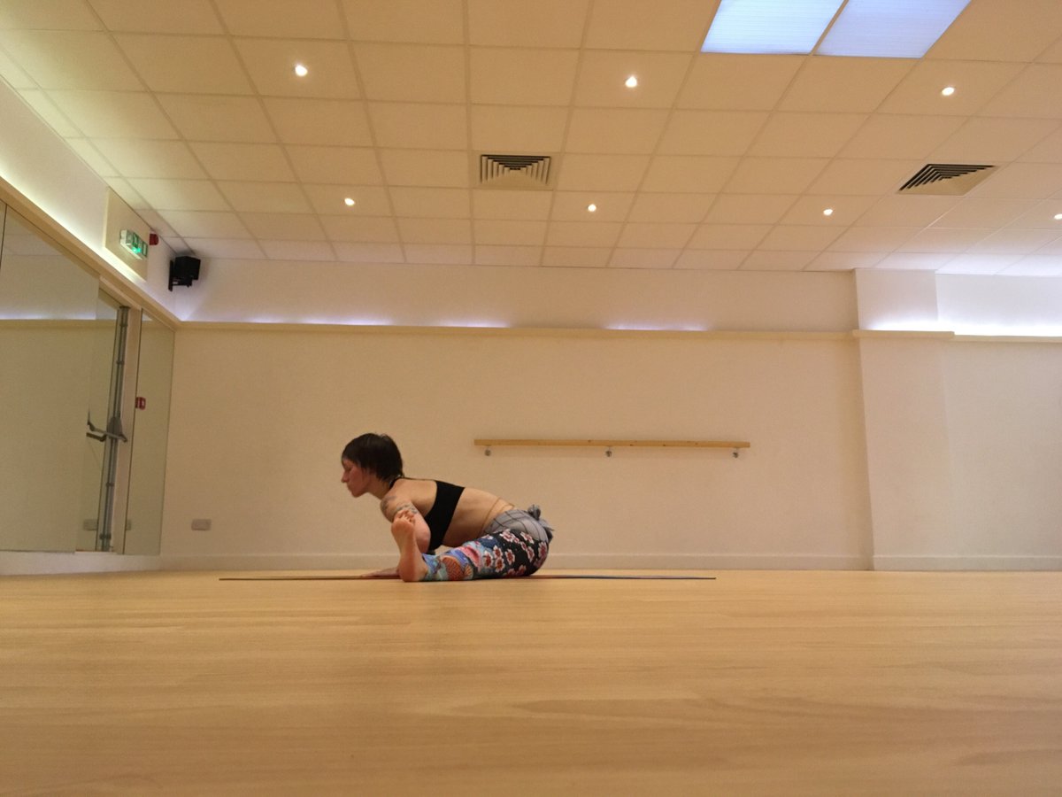 Go_Shasharishi's tweet photo. #ItsFridayLetsSplit open hips & hams to create more space @feelhotyoga #Watford 10:15am Fridays #yoga #stretch https://t.co/m7pPtvOc1X