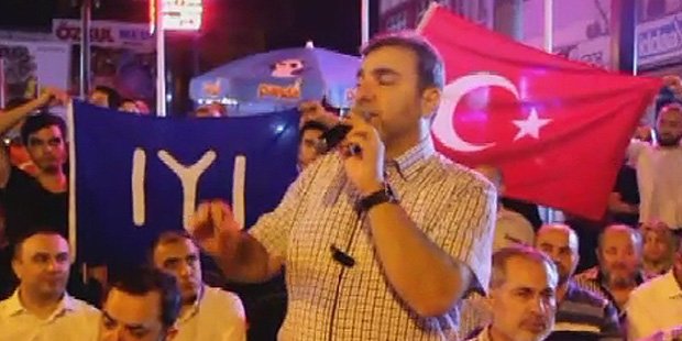 İmamdan provokasyon: Evlerindekiler vatan haini korkaklar

ohaber.com/imamdan-provok…