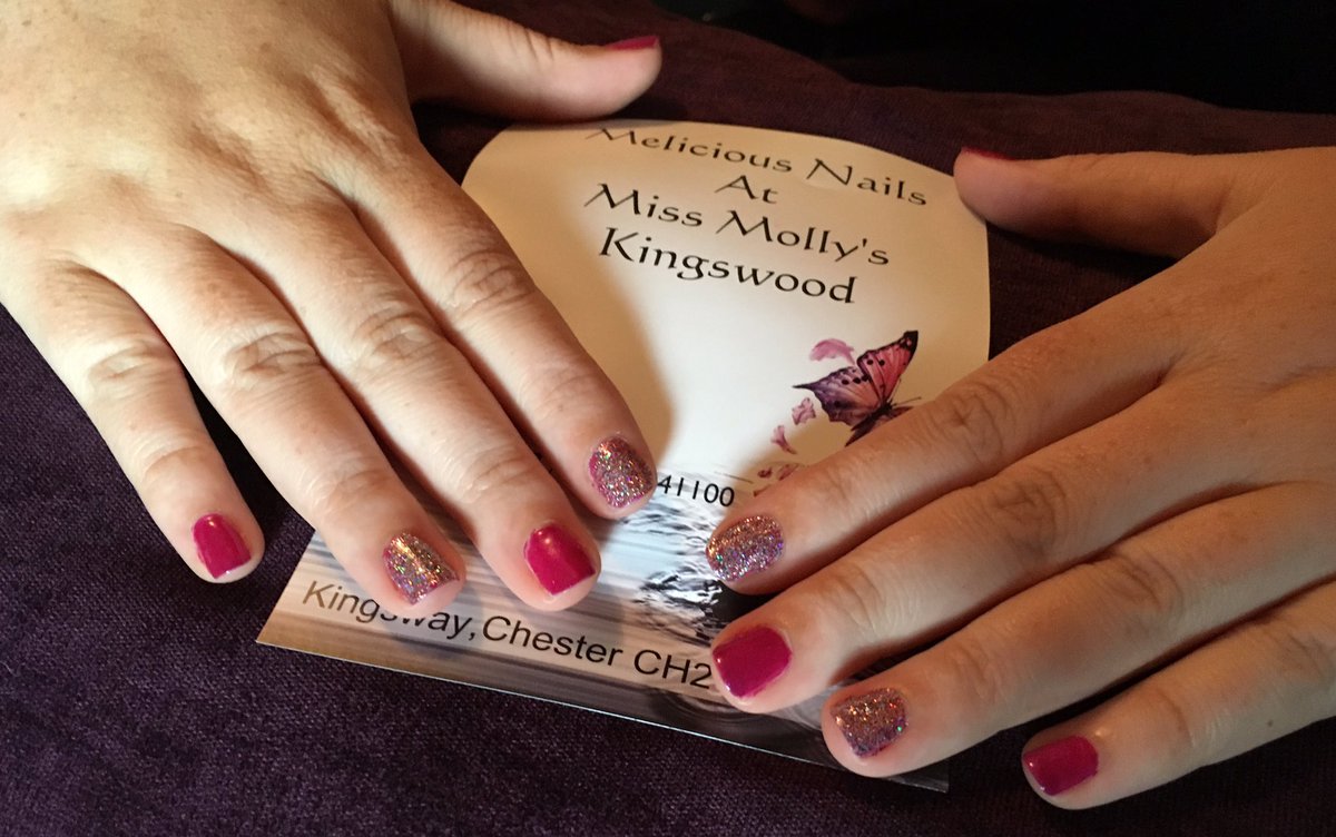 BeautyMelicious's tweet photo. Love these colours from today #shellac #GoddessGlitter #MagentaMischief #SummerHolidays https://t.co/Gg2x8HJeQY