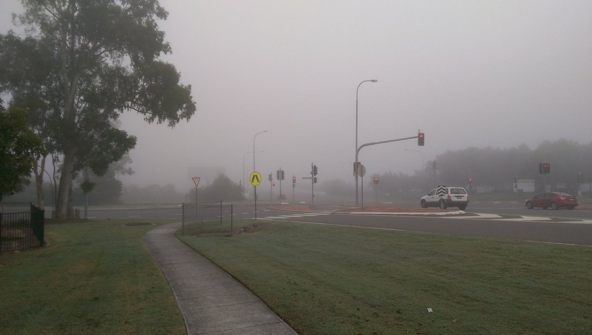 PatrickTiley's tweet image. Cnr beaudesert rd and paradise rd Acacia ridge #brisfog #Brisbane #cantseeanything