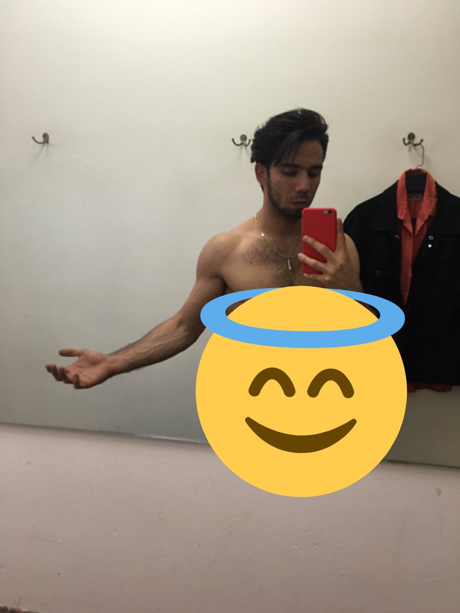 Ruy Senderos on X: Dice la leyenda que sólo las almas puras de buen  corazón y sin bajas intenciones pueden verme desnudo en esta foto…  t.coyNoAKnwtJb  X