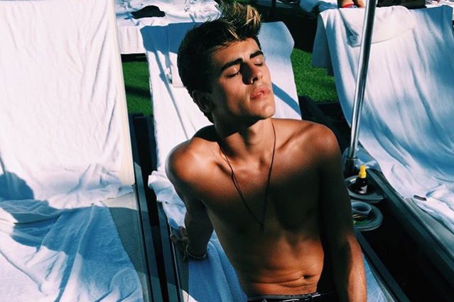 ThatBasicBxtchh's tweet image. New fake ,Rt please