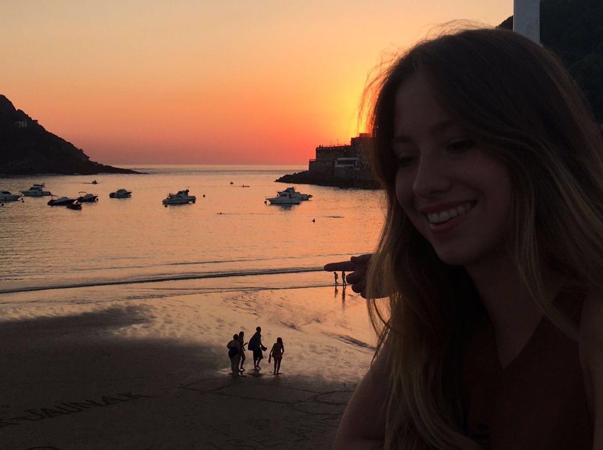celiia_P's tweet photo. Cuando te gusta una foto pero el fondo no procede.. https://t.co/O13jkQxM3Q