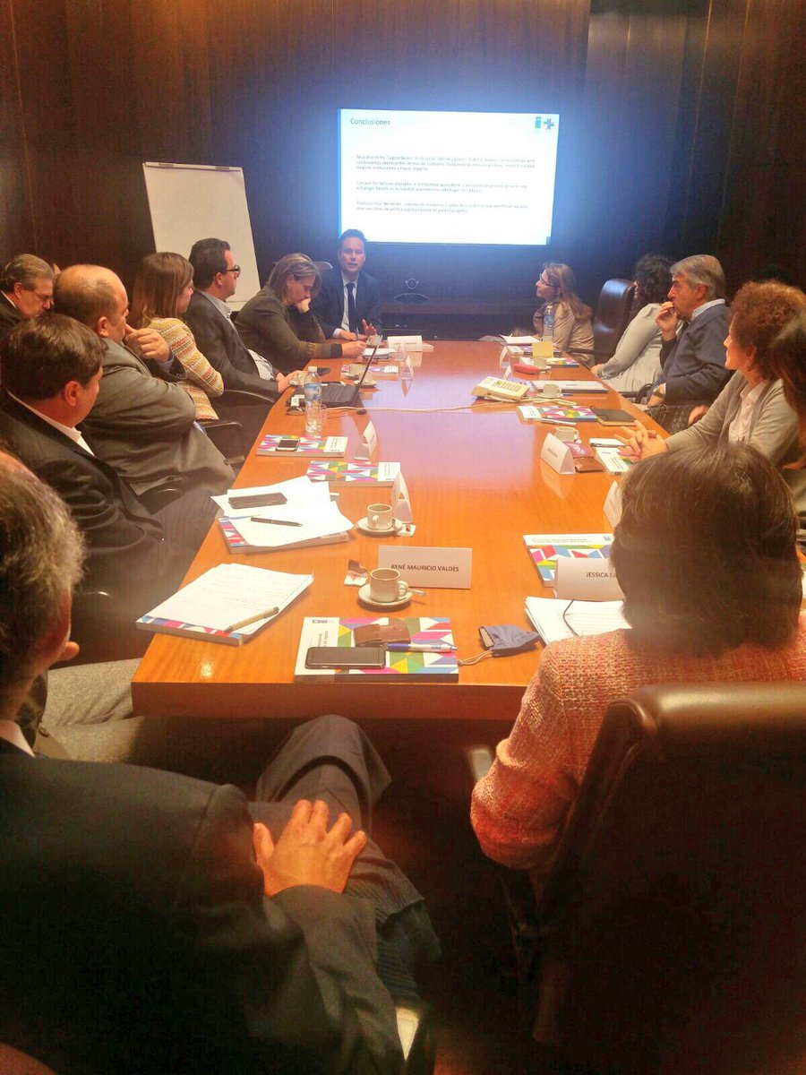 MasQueIngreso's tweet photo. Discutimos c/aliados en el @bancoprovincia #Argentina determinantes de salida y recaída en la pobreza #MasQueIngreso https://t.co/ukIsd9Q9Gq