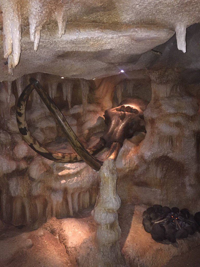discodantheman's tweet photo. Back at site we worked on this cave a few yrs back. Bats, snakes, fire combined w/audio & lighting. #DesignImmersive https://t.co/IsD5kUk9kC