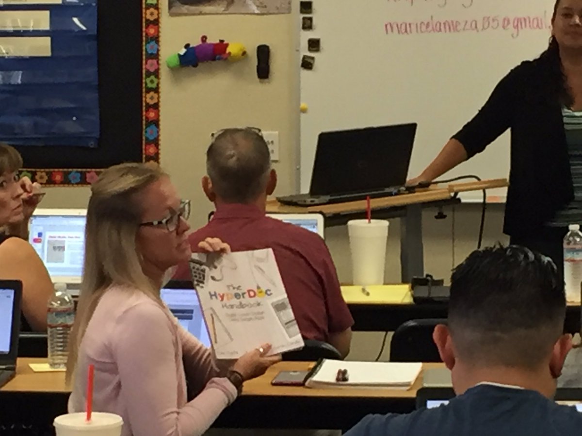 AlanPhillips11's tweet photo. @RunnerGirl13_1 sharing a book she read "The Hyperdoc "Handbook" to @Tchr_buenrostro tech class. #ivedtech2016 https://t.co/L2sD1vKQy6