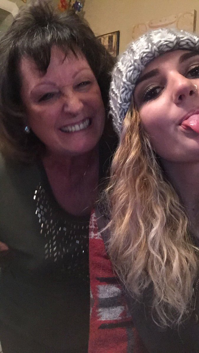 iTailynn's tweet photo. my grandma is the https://t.co/IgRUYGvYJ1 #Nesbitches https://t.co/ZXE0z3CQqn