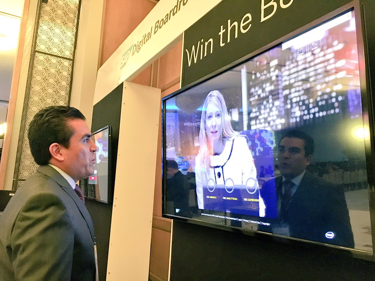 isa_camargom's tweet photo. @maumarti jugando #wintheboard en #elArtedeloPosible #DigitalBoardroom @SAP_Mexico https://t.co/FsGOUFbbsl