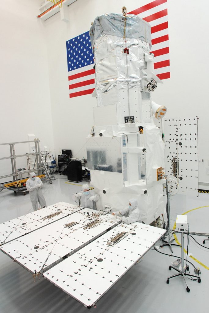 TheDmeader's tweet image. Earth observation spacecraft #WorldView2 sheds debris, but is still operating. #DigitalGlobe spaceflight101.com/worldview-2-ea…