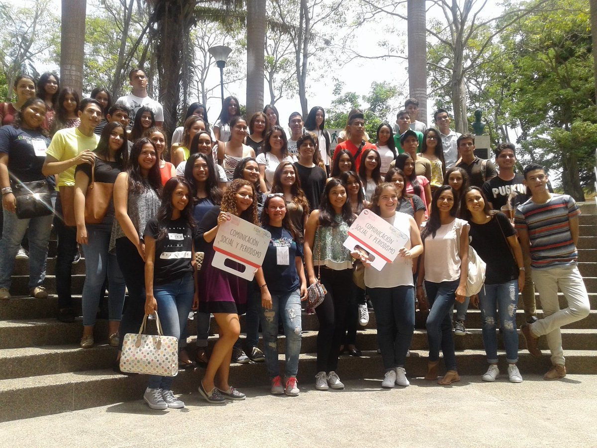 andresrbarros's tweet image. #InduccionUninorte ellos la nueva generación de estudiantes @ComSocUN con el equipo del #CPAUninorte #Com1