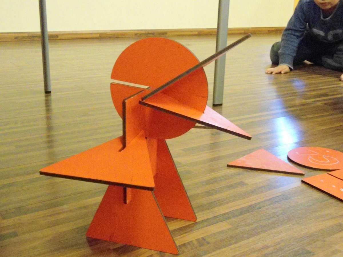 creatu_'s tweet image. #abstracción en #volumen de un #pájaro creada por los participantes del #taller @creatu_ @CCCBorrell #santantoni