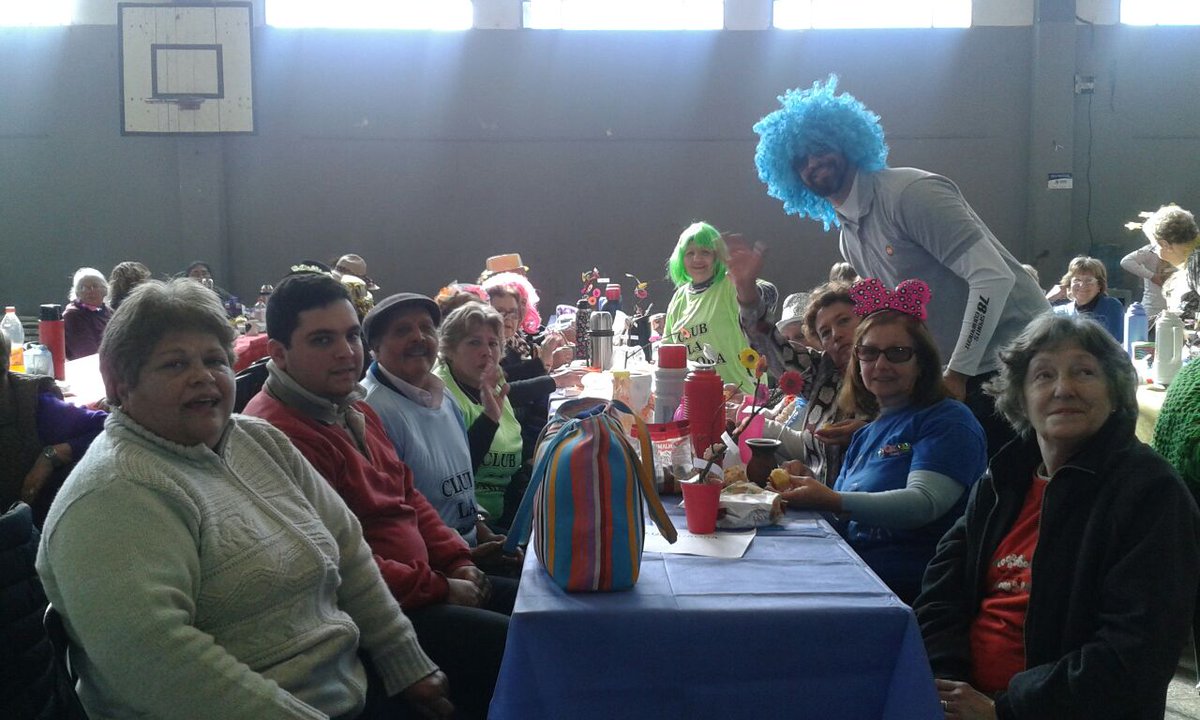 CMDNoroeste's tweet photo. Los adultos mayores del #CAIAM del #noroeste también festejaron #DiaDelAmigo #Hoy en Club Asturiano Rosario=Derechos https://t.co/matHJYsjWC