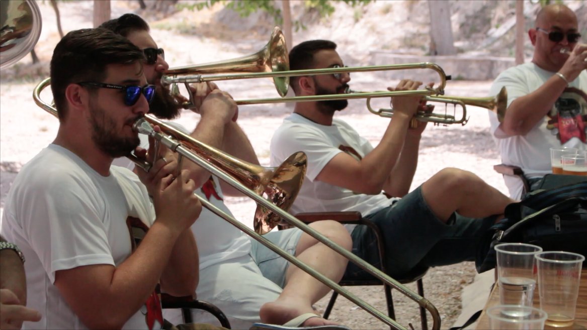 Ja tenim aci la crònica de la Dinà! Mira-la a la nostra web!
Inclou fotos i videos.
filaandaluces.org/index.php/mult…